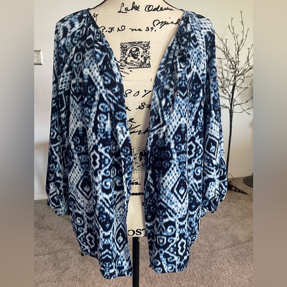 CHICOS- Beautiful Blue Top or Cardigan with button closure and elastic hem